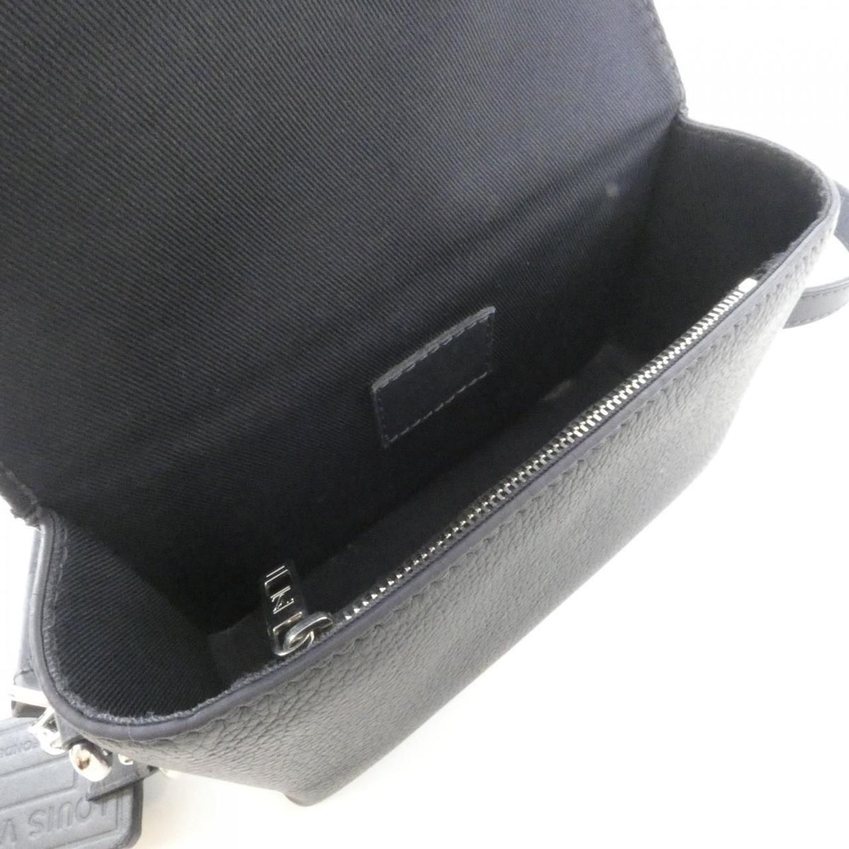 Louis Vuitton LV Aerogram Fast Line Wearable Wallet Shoulder Bag — view 7