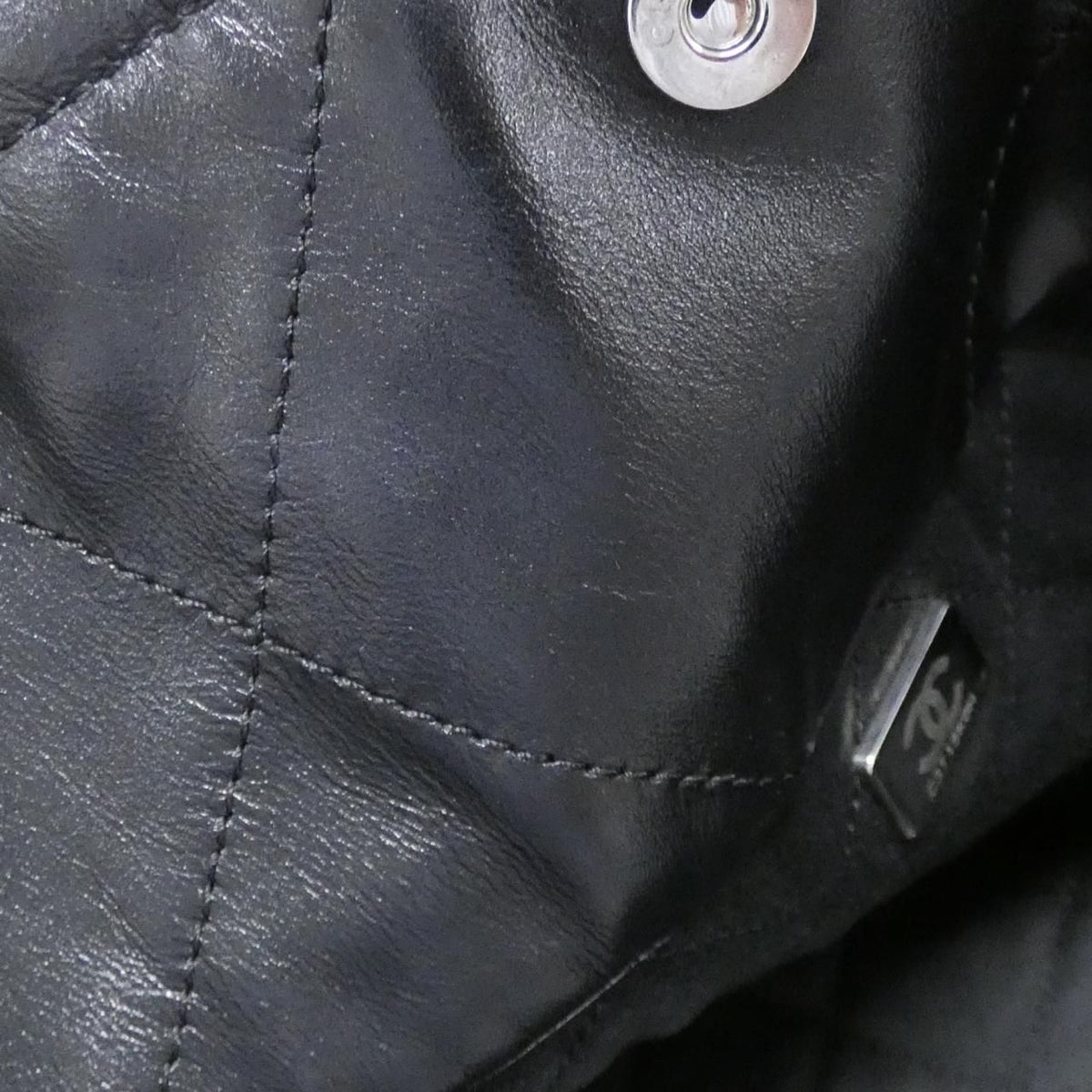 Chanel 22 Line Small Shoulder Bag — view 8