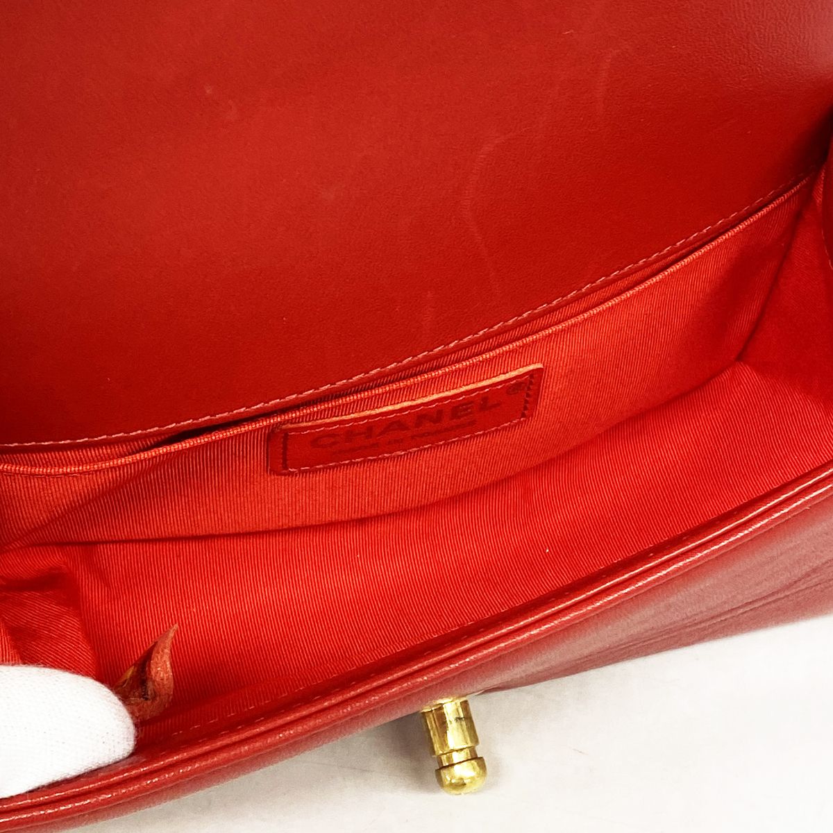 Chanel Shoulder Bag Boy Lambskin Red Gold — view 4
