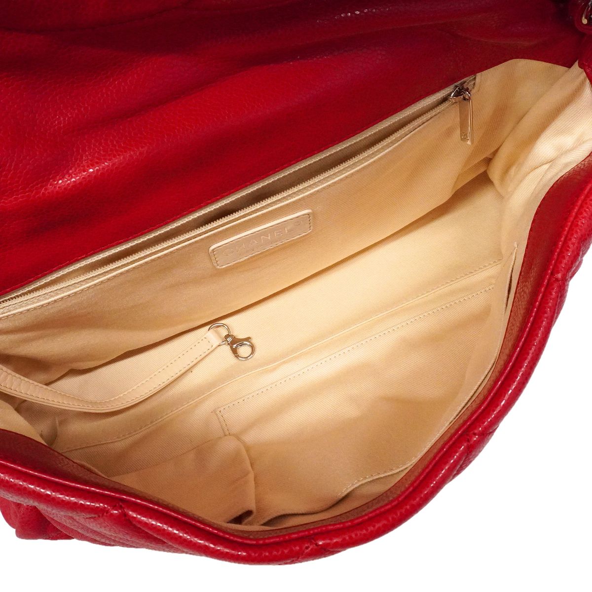 Chanel Shoulder Bag Maxi Quilted Caviar Leather Red Silver — view 4