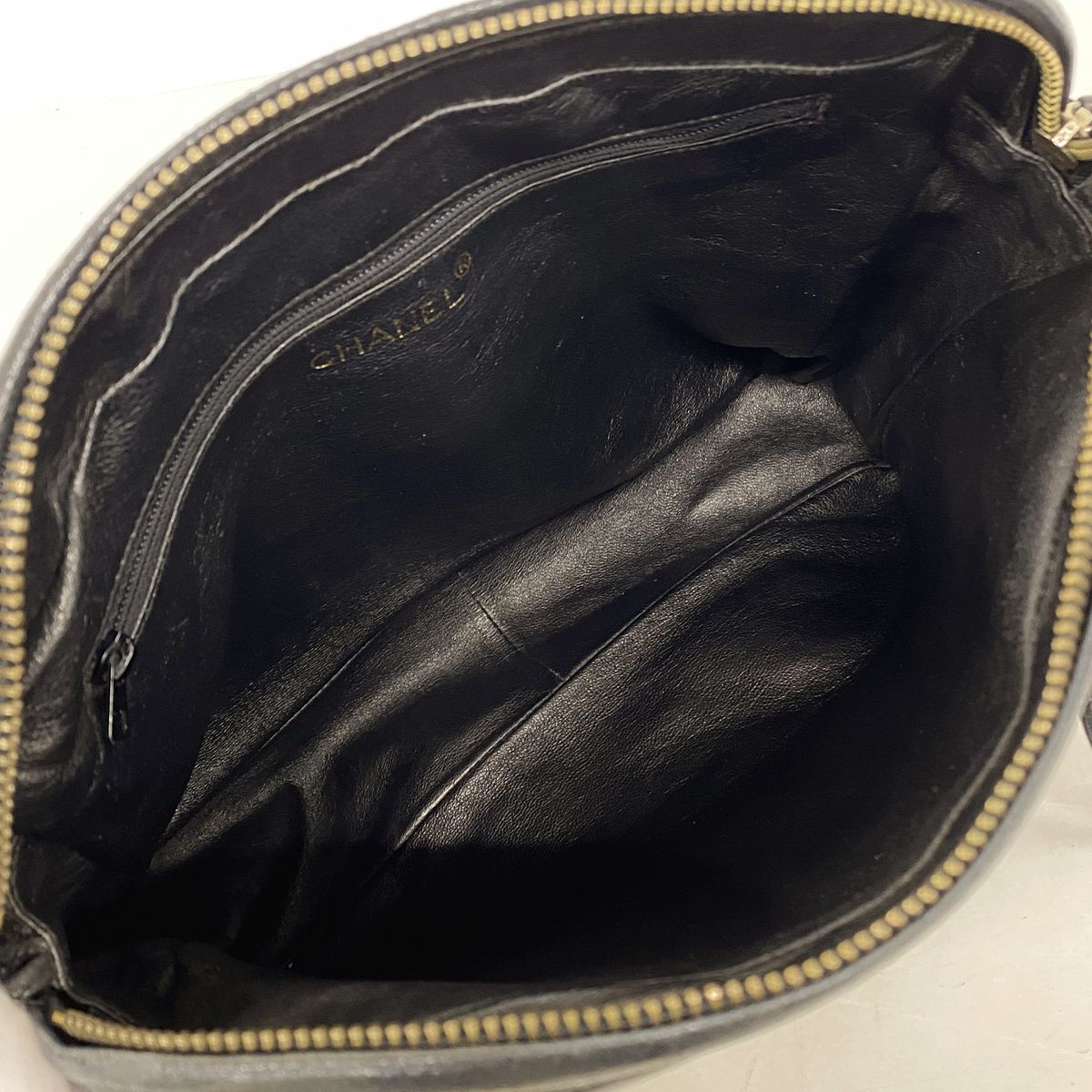 Chanel Shoulder Bag Lambskin Black Gold — view 4
