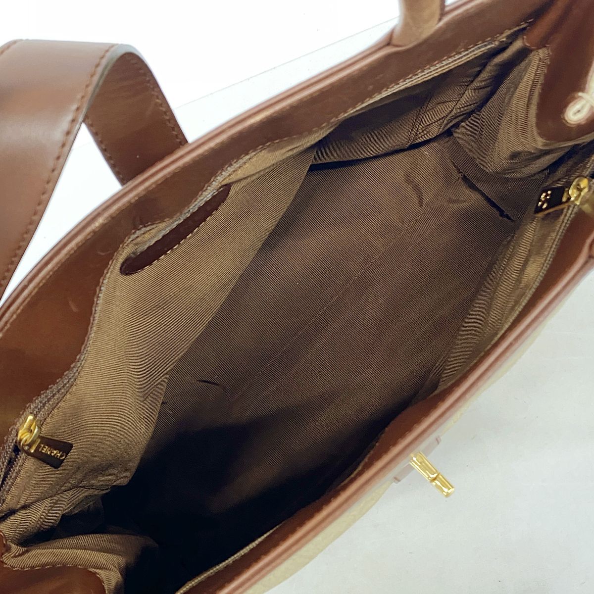 Chanel Tote Bag Beige Brown Gold — view 4