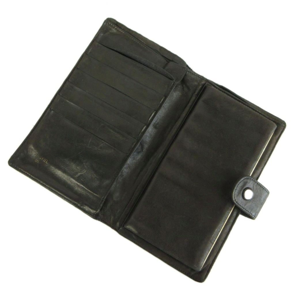 Chanel Vintage Big CC Logo Lambskin Bifold Wallet Sheepskin Leather Kiss Lock — view 3