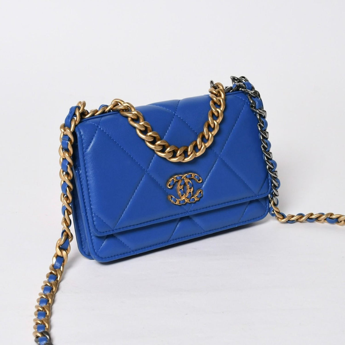 Chanel 19 Chain Wallet Shoulder Bag Blue Gold Lambskin — view 3