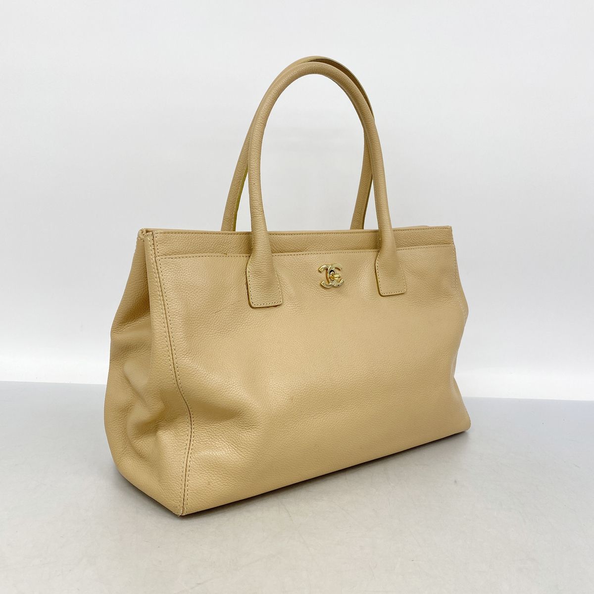 Chanel Tote Bag Executive Leather Beige Gold — view 2