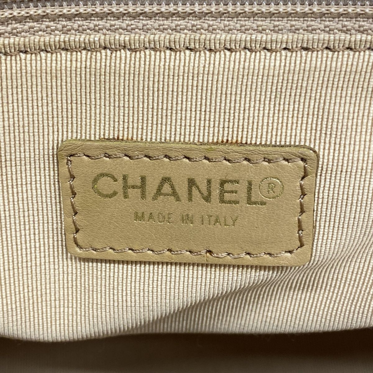 Chanel Tote Bag Executive Leather Beige Gold — view 5