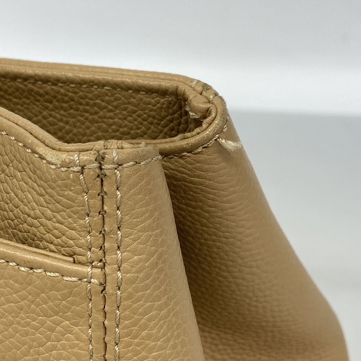 Chanel Tote Bag Executive Leather Beige Gold — view 7