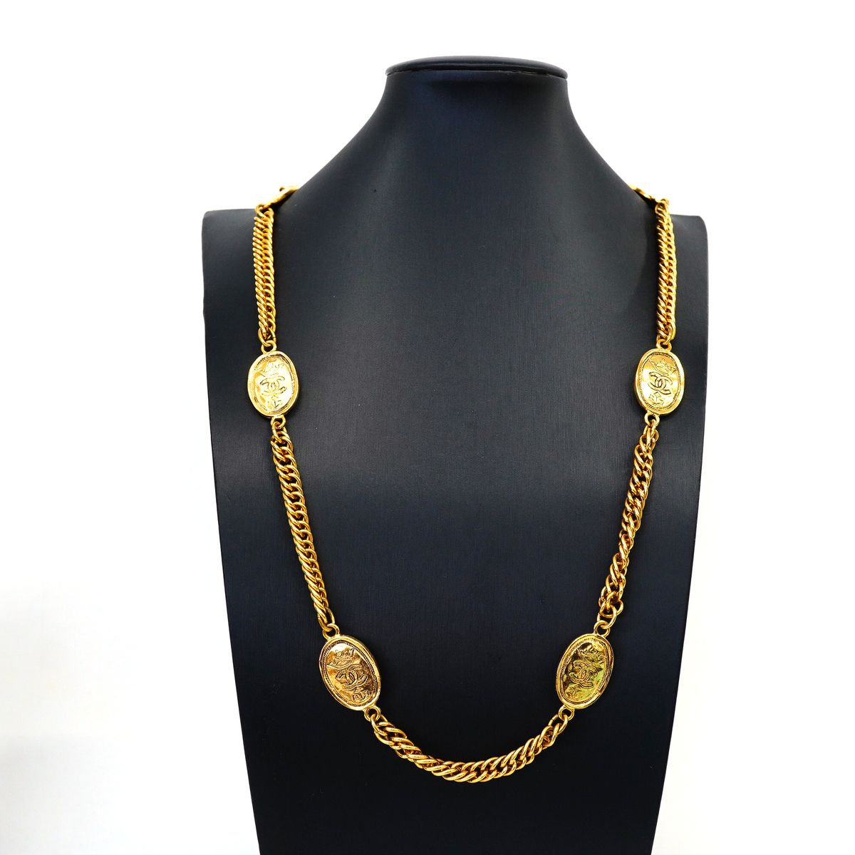Chanel Necklace Vintage CC Logo Crown Oval Gold Plated — view 6