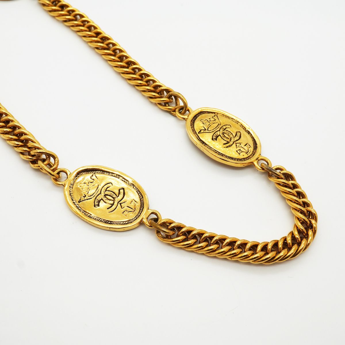 Chanel Necklace Vintage CC Logo Crown Oval Gold Plated — view 2