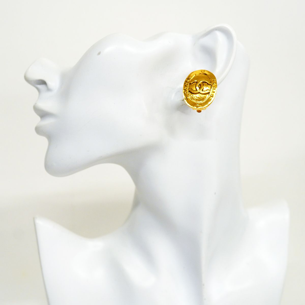 Chanel Earrings Vintage CC Logo Oval Gold Plated — view 5