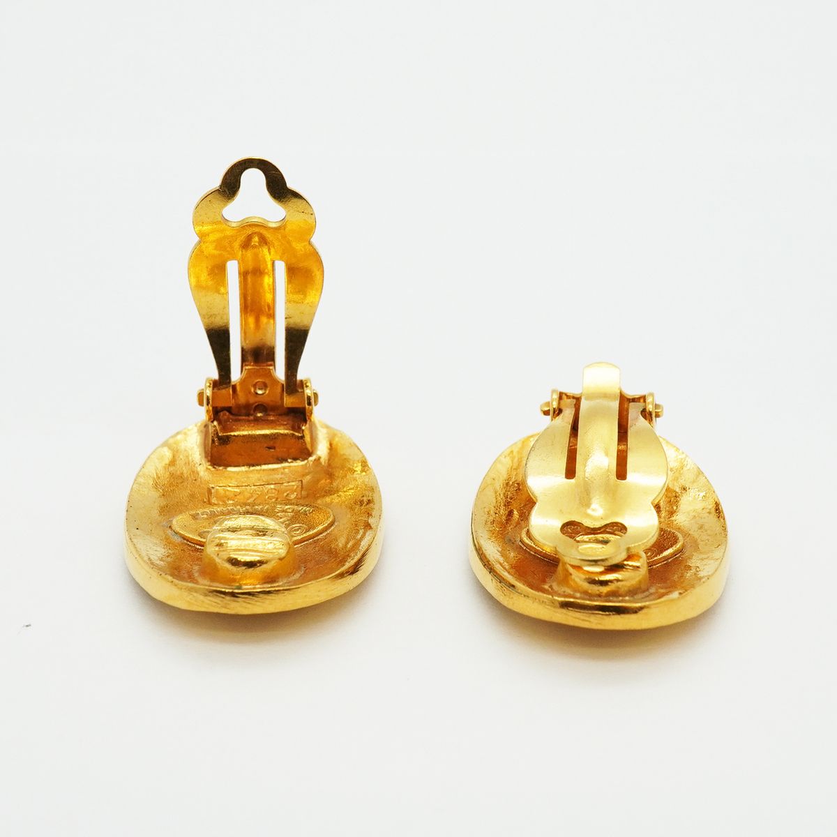 Chanel Earrings Vintage CC Logo Oval Gold Plated — view 3