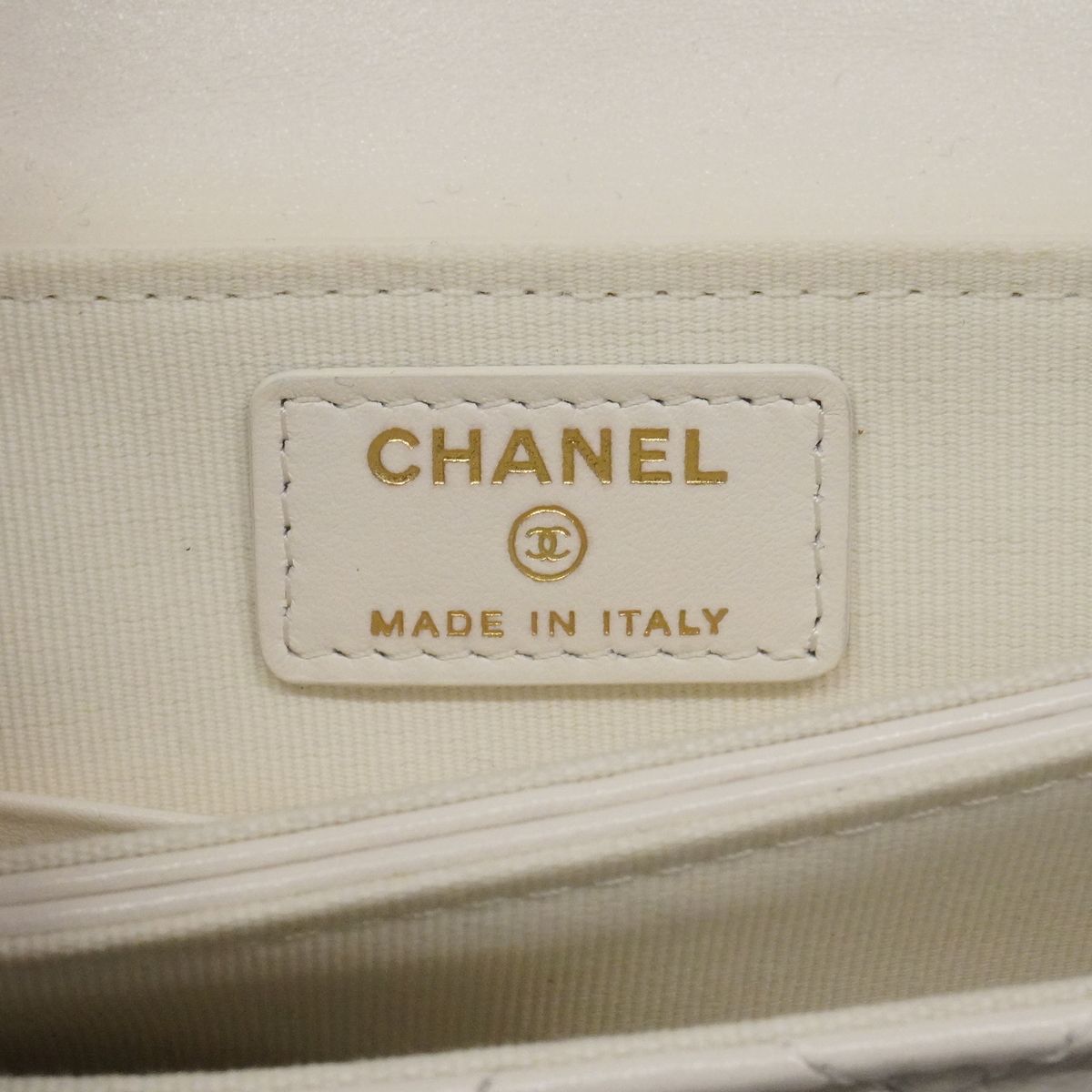 Chanel Shoulder Bag Quilted Lambskin White Champagne Gold — view 5