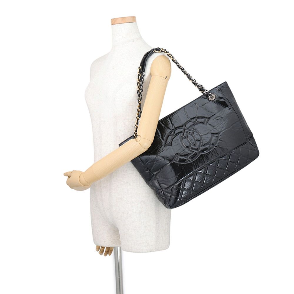 Chanel Chain Tote Bag CC Logo Quilted Shiny Aged Calfskin Black — view 4