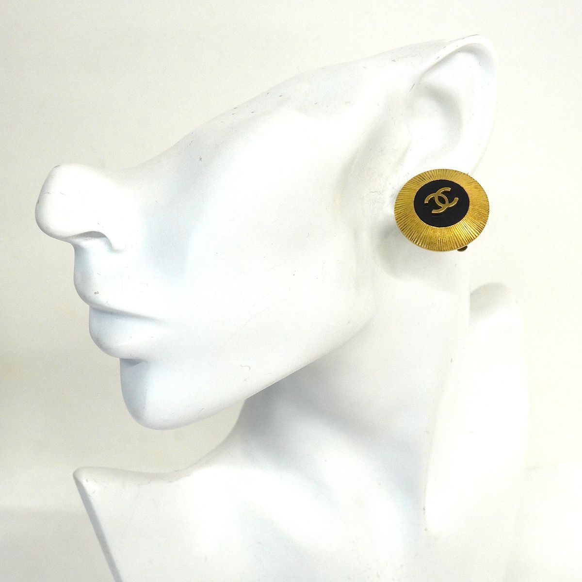 Chanel Earrings Vintage CC Logo Gold Plated Black — view 5