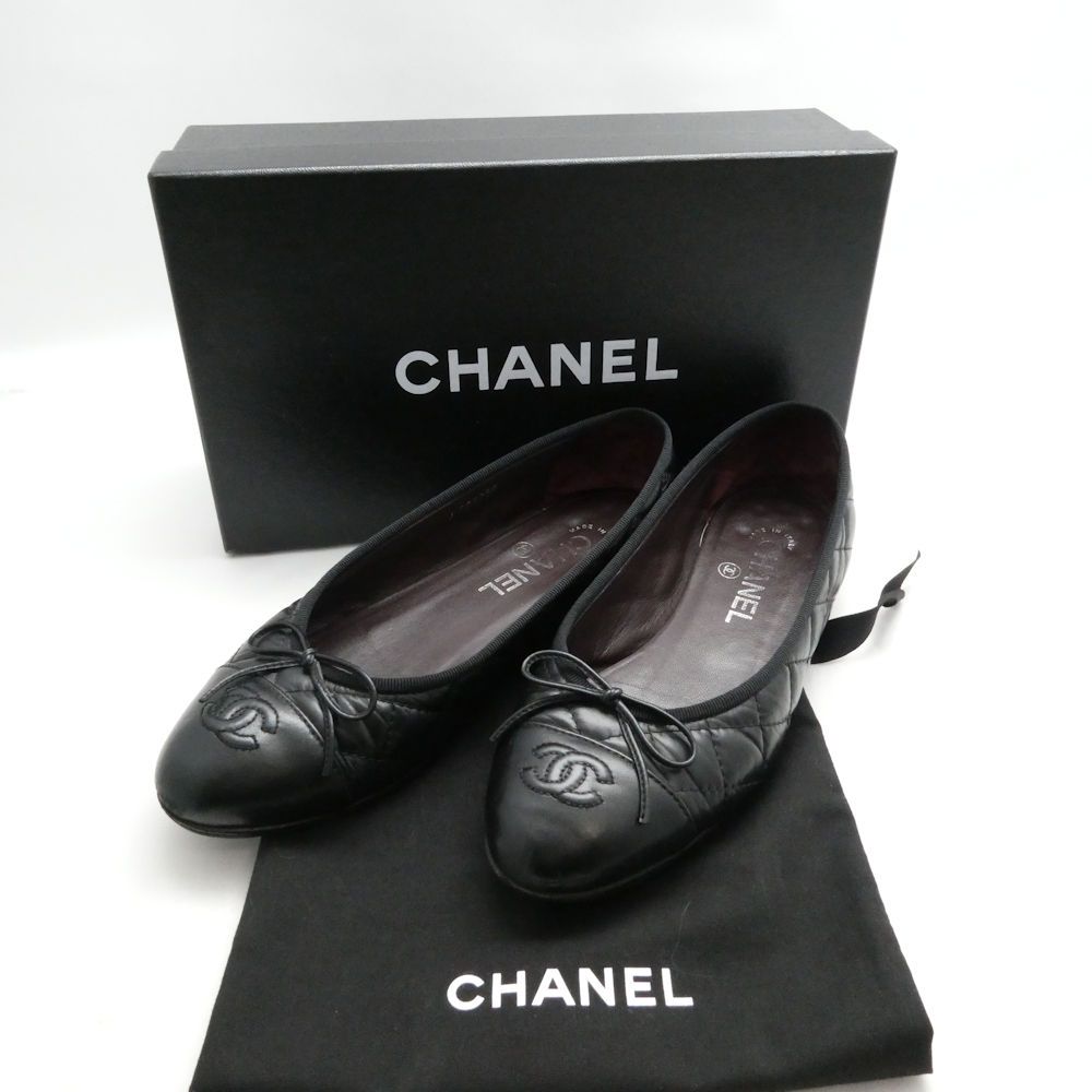 Chanel Quilted Flat Pumps 37C CC Logo Ballet Shoes