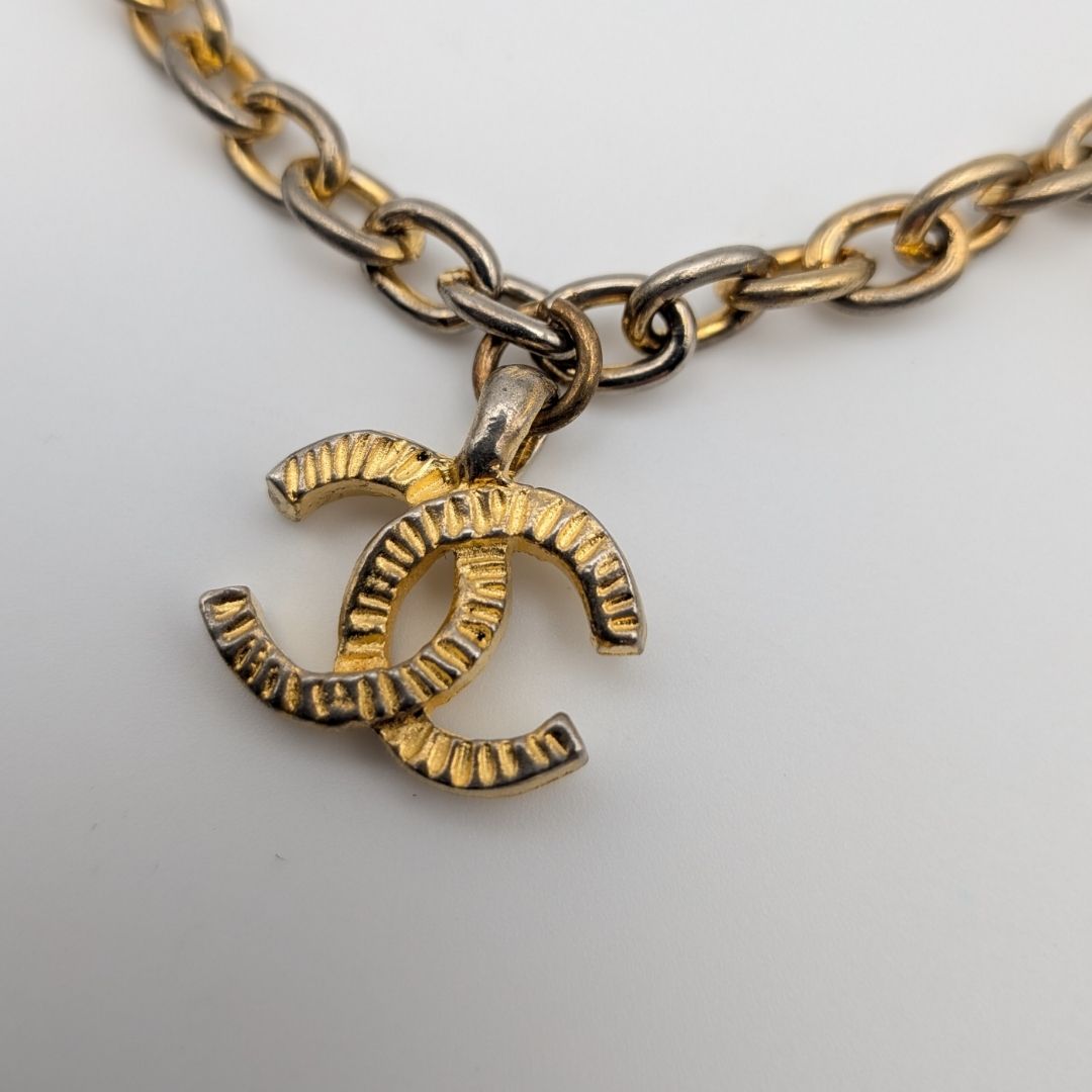 Chanel CC Logo Gold Chain Necklace First Era Vintage — view 2