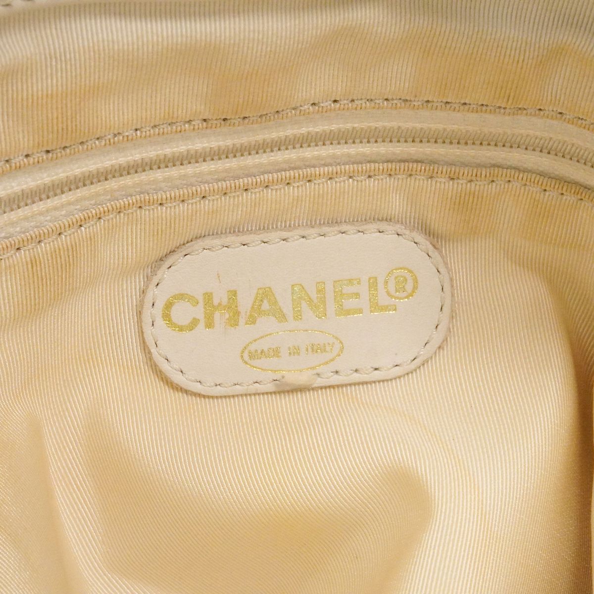 Chanel Tote Bag Leather White Gold — view 5