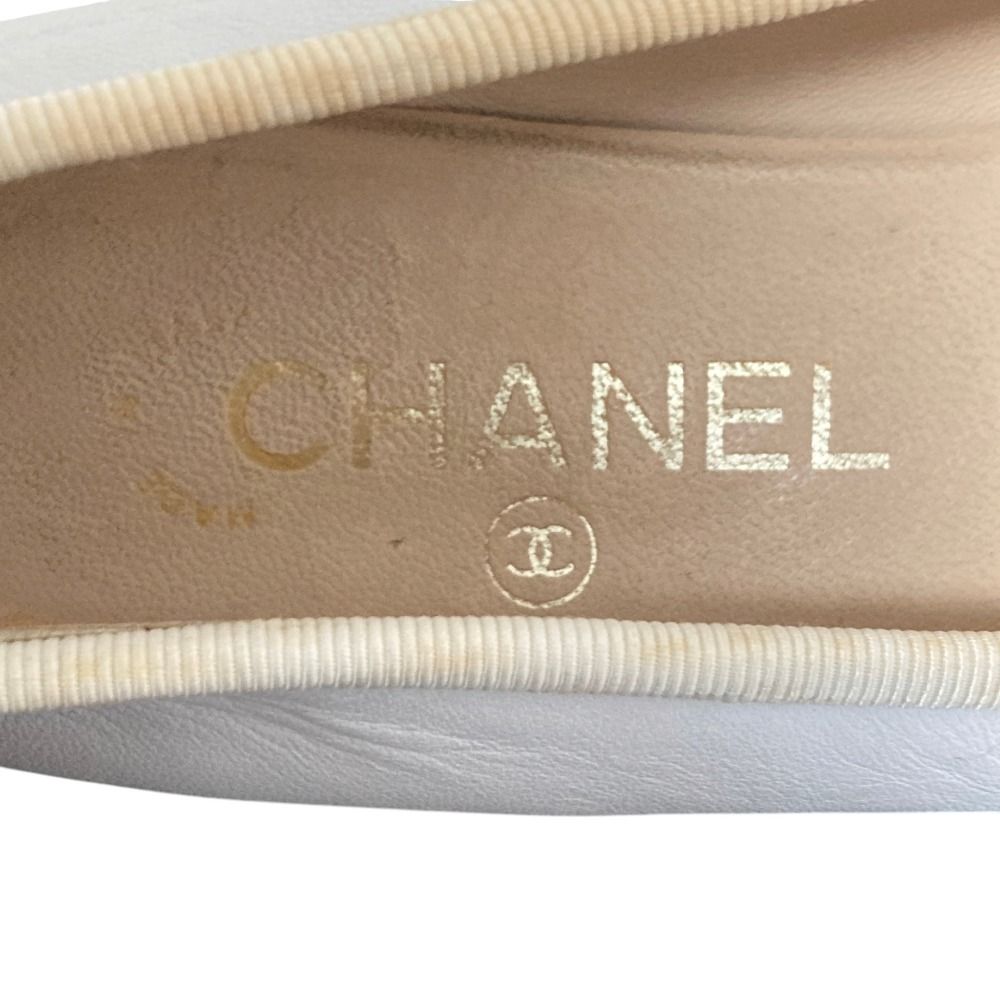 Chanel CC Logo Ribbon Ballerina Flat Pumps Ballet Shoes White Black Spring — view 7