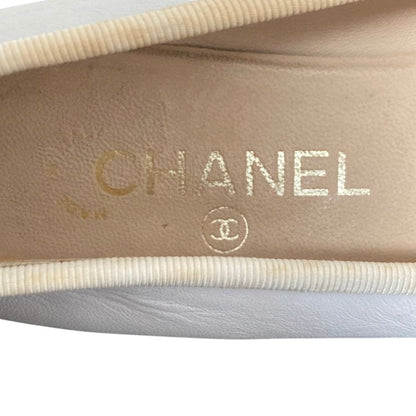 Chanel CC Logo Ribbon Ballerina Flat Pumps Ballet Shoes White Black Spring — view 7