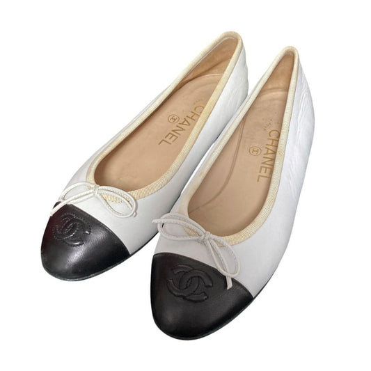 Chanel CC Logo Ribbon Ballerina Flat Pumps Ballet Shoes White Black Spring