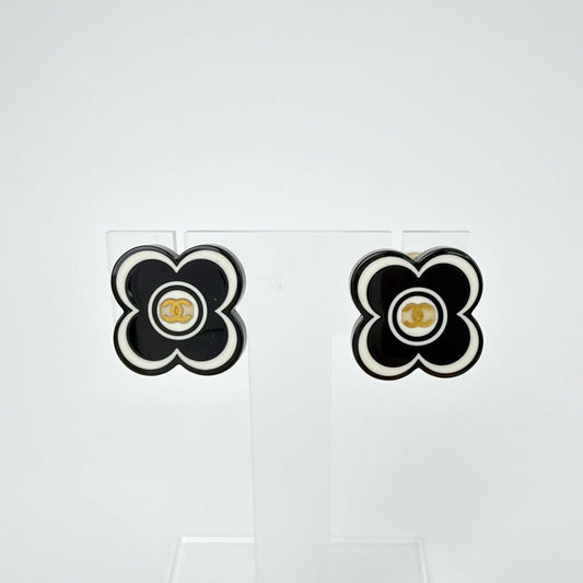 Chanel CC Logo Flower Bicolor Clip-On Earrings Plastic Plated Black White 02P