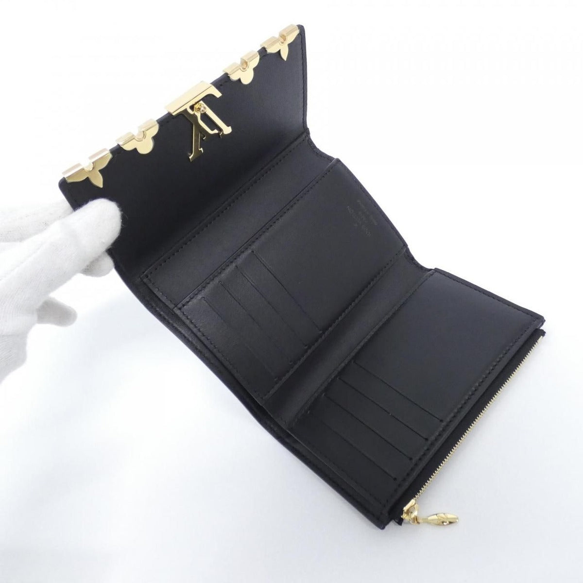 Louis Vuitton Taurillon Portefeuille Capucines Compact Wallet — view 5