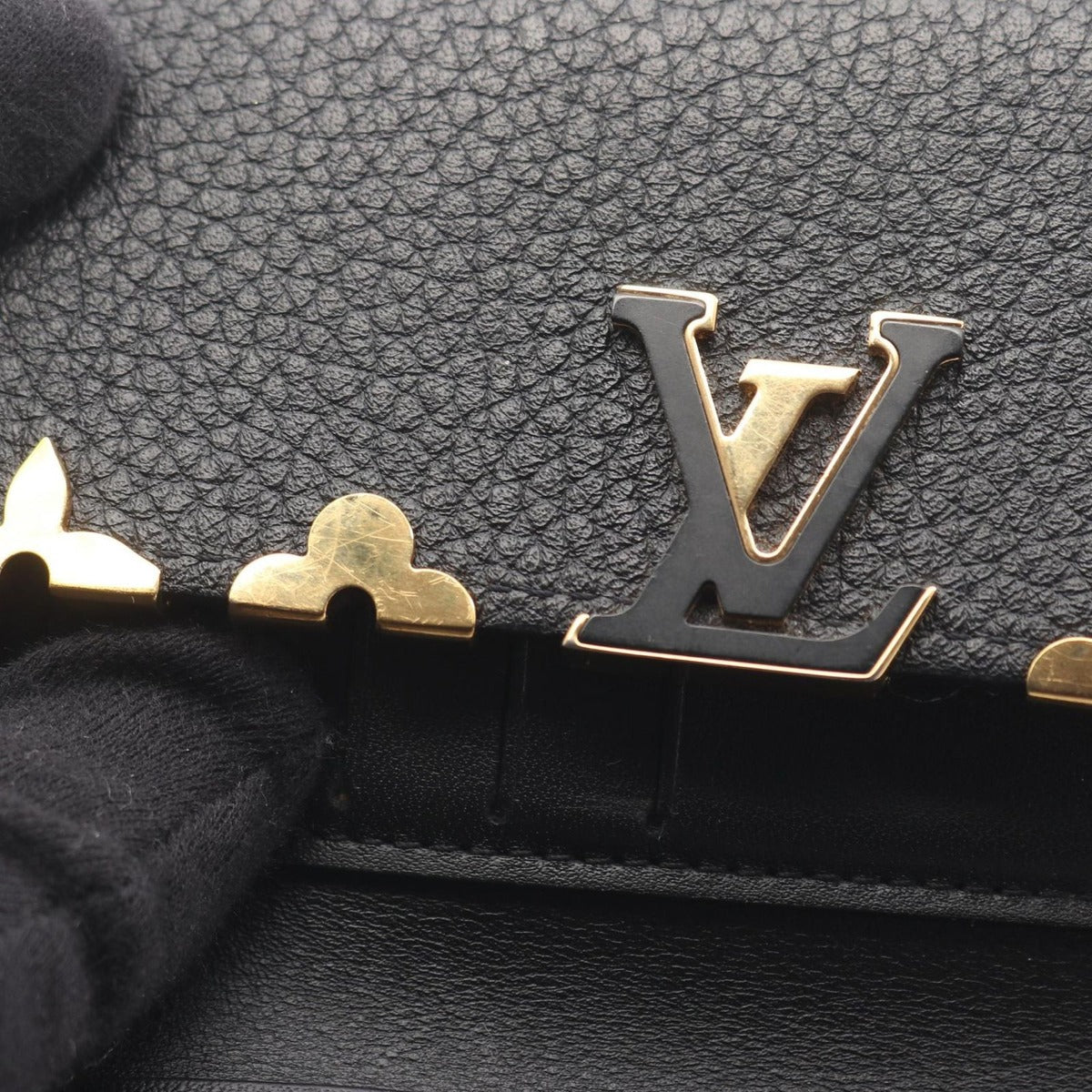 Louis Vuitton Trifold Wallet Portefeuille Capucines Compact Noir Black — view 9