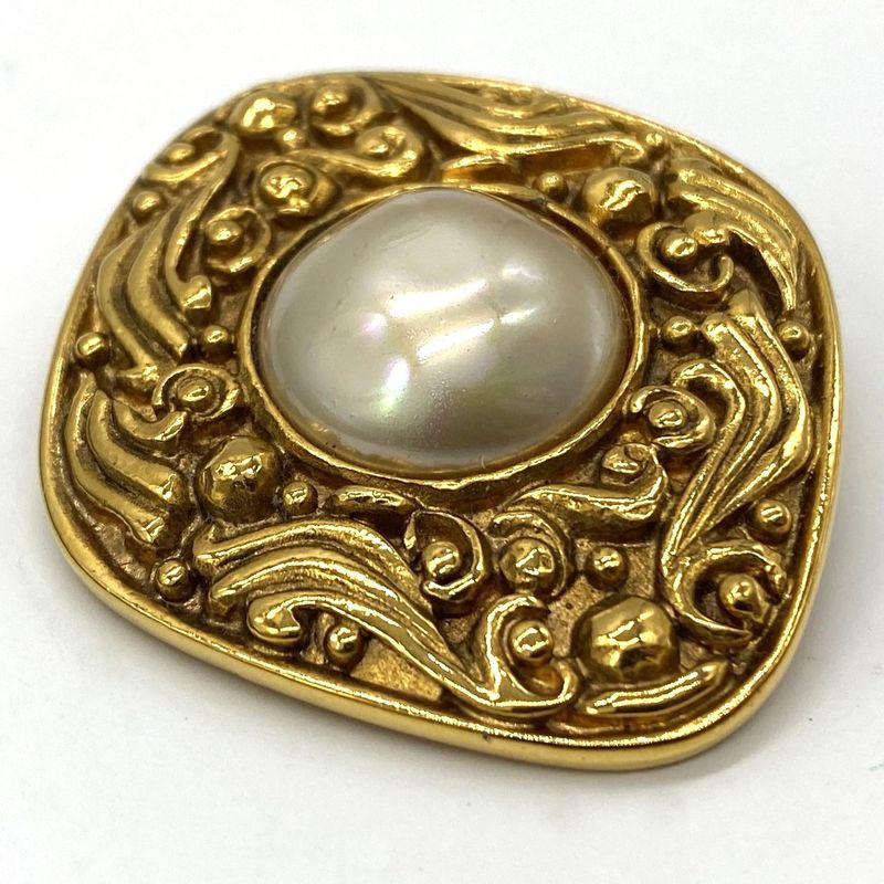 Chanel Brooch Faux Pearl Gold Vintage Ladies