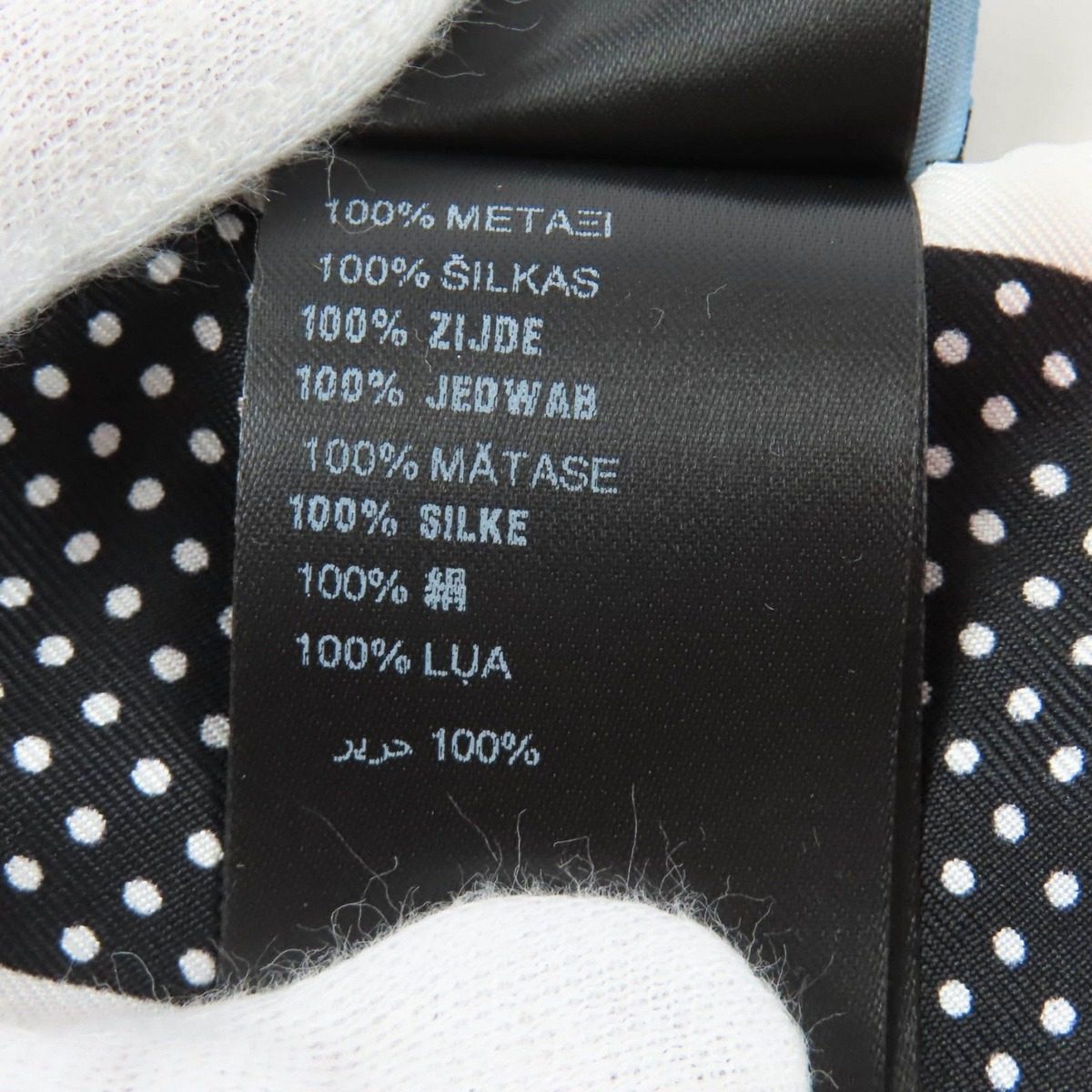 Prada Printed Silk Twill Nice Calf Lip Dot Pattern White Black 850 60 mm Scarf — view 9