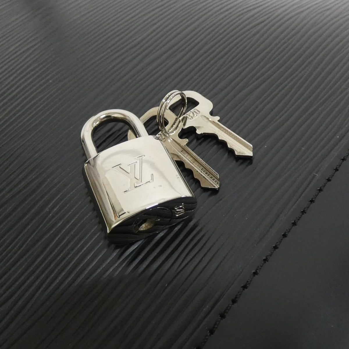 Louis Vuitton Epi Lockit Bag — view 4