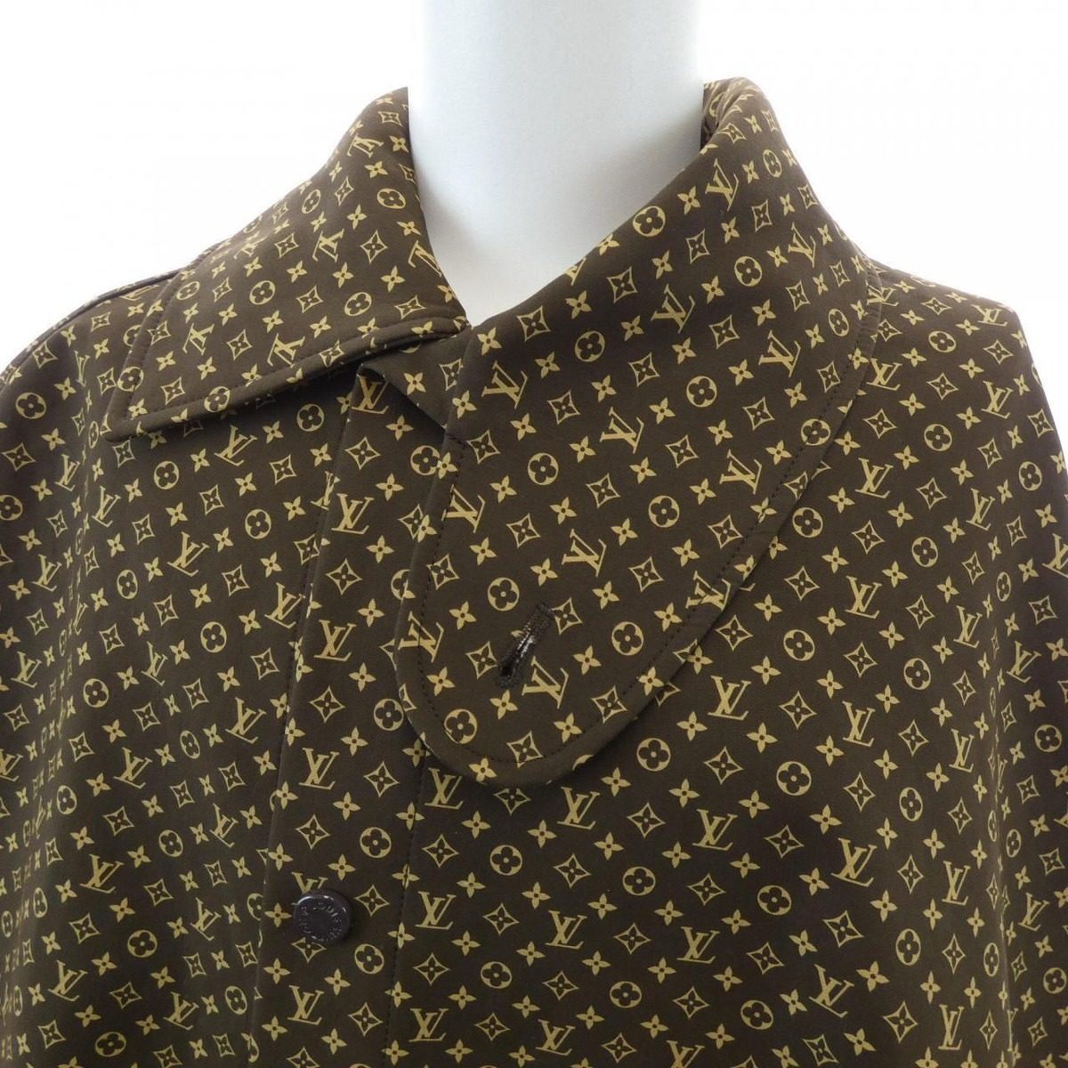 Louis Vuitton Micro Monogram Cape — view 5