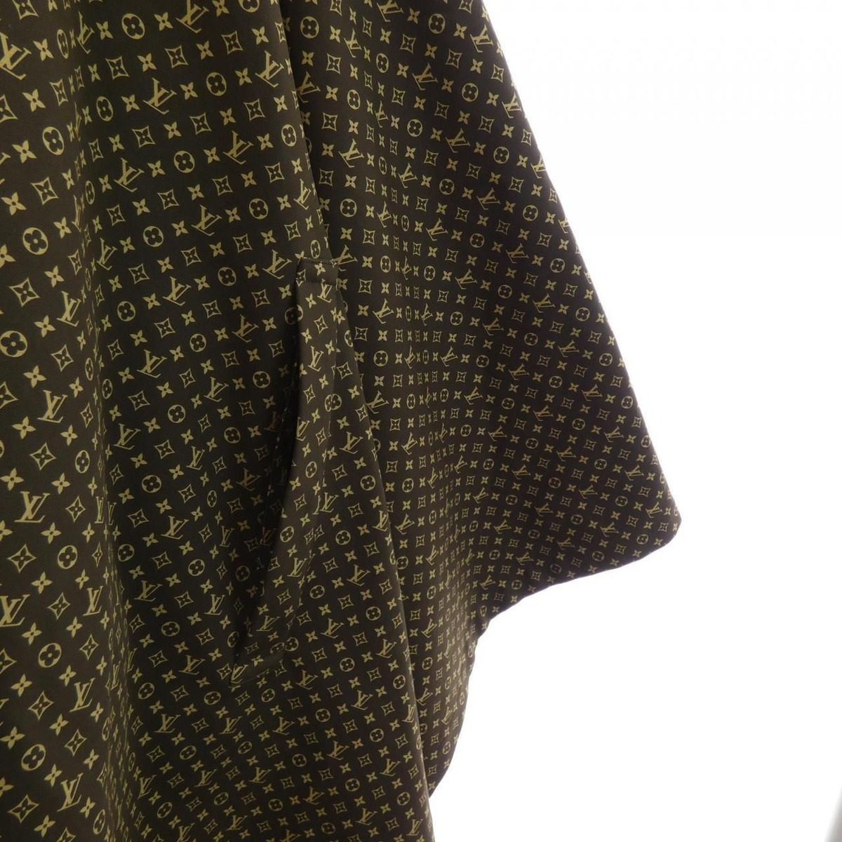 Louis Vuitton Micro Monogram Cape — view 6