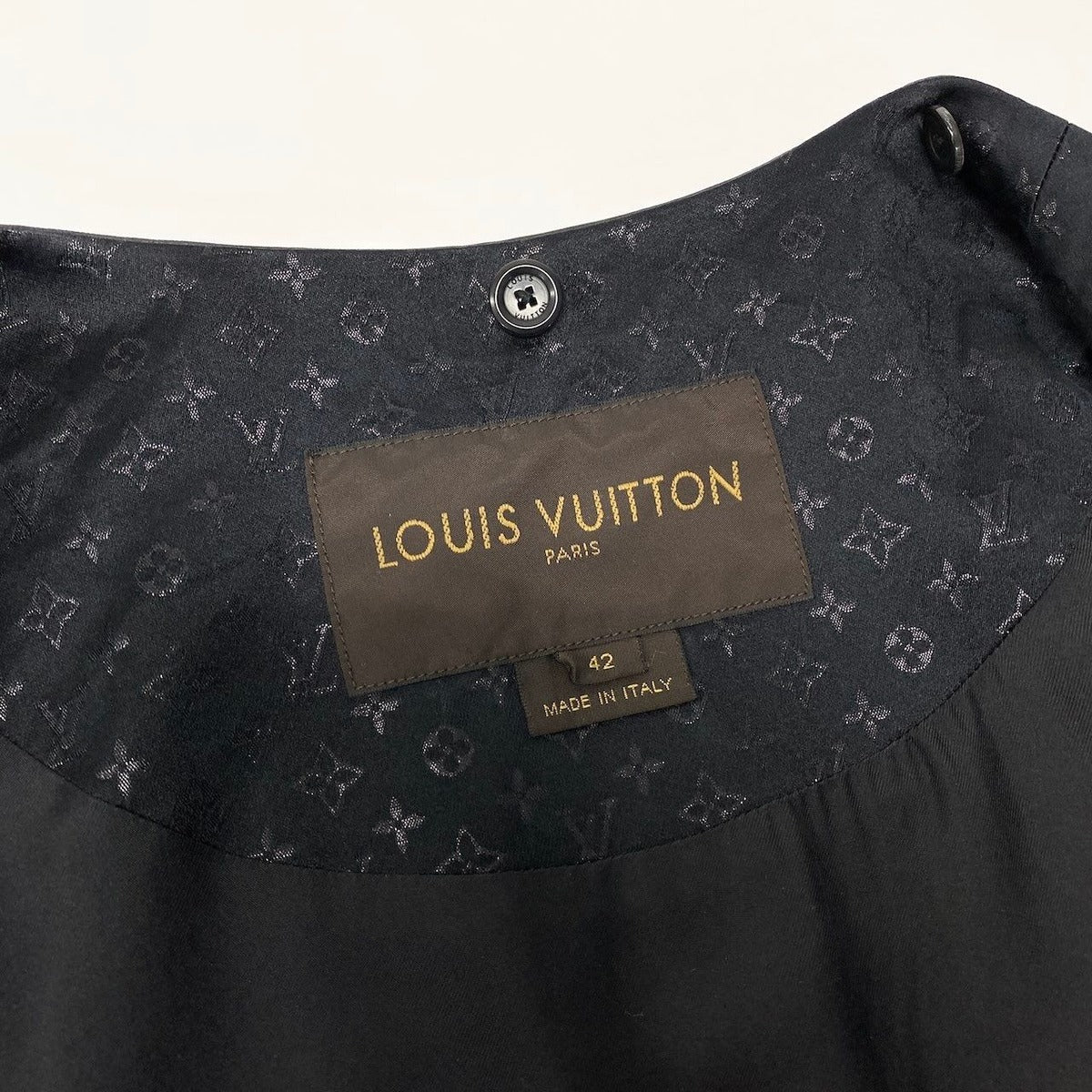 Louis Vuitton I Monogram Long Coat Silk Blend 42 Black — view 9