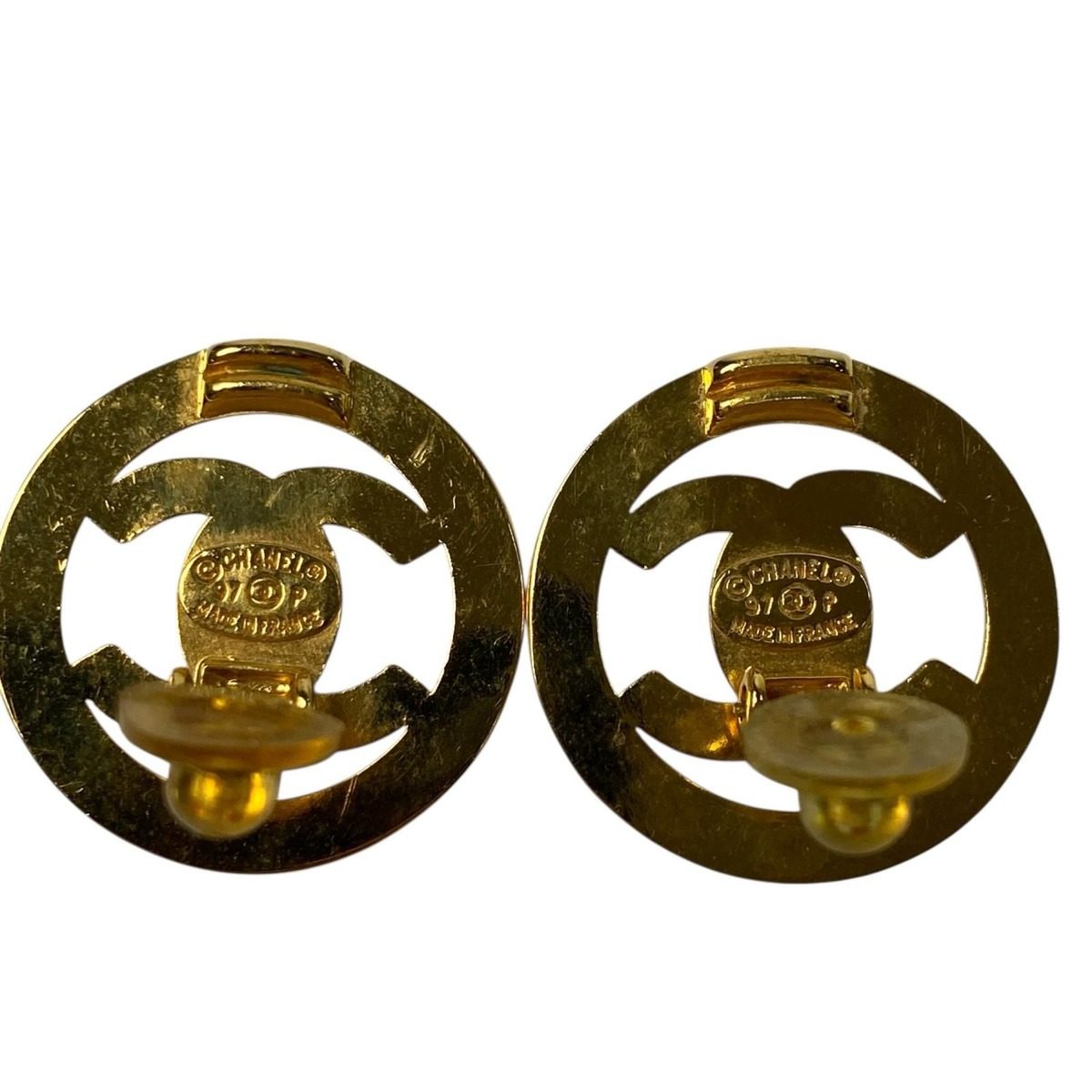 Chanel CC Logo Earrings Gold — view 3