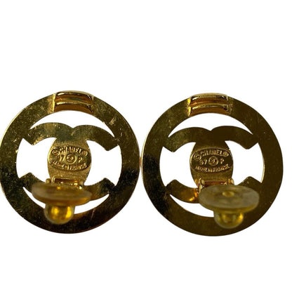 Chanel CC Logo Earrings Gold — view 3