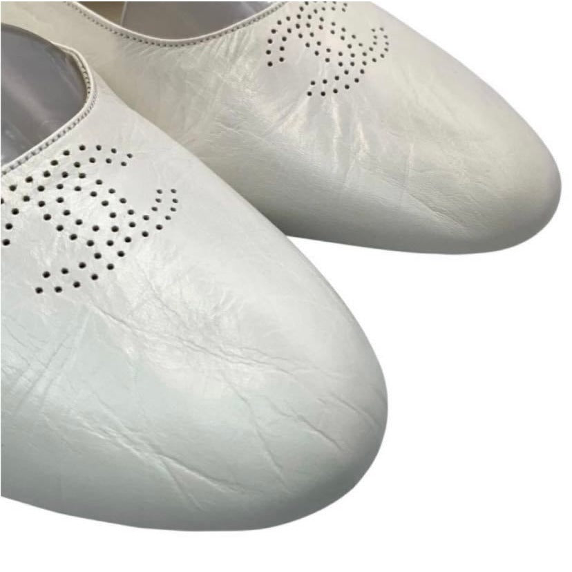 Chanel Flat Shoes with Leather Pouch Punching CC Logo White — view 5
