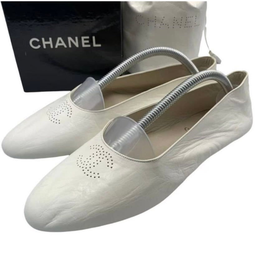 Chanel Flat Shoes with Leather Pouch Punching CC Logo White