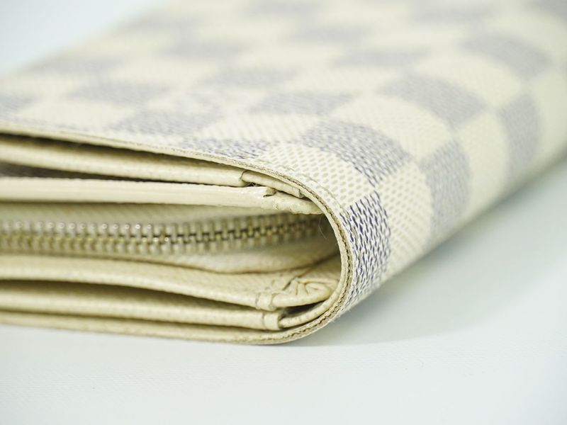 Authentic Louis Vuitton LV Portefeuille Trésor Damier Azure Fold Wallet White