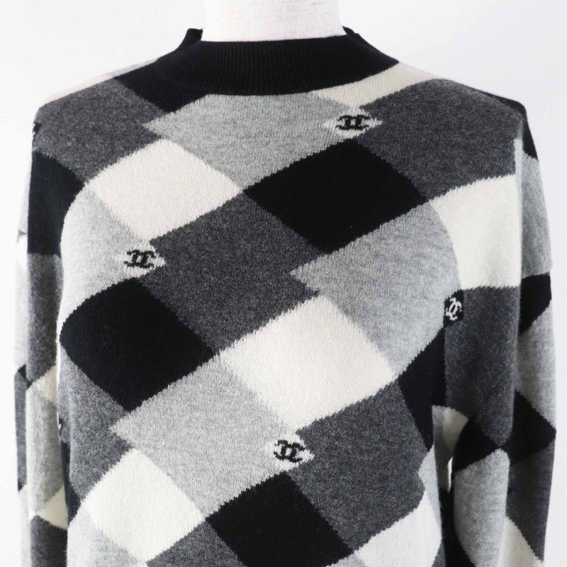 CHANEL P71459 100% Cashmere With Coco Mark Plate Coco Mark Diamond Pattern