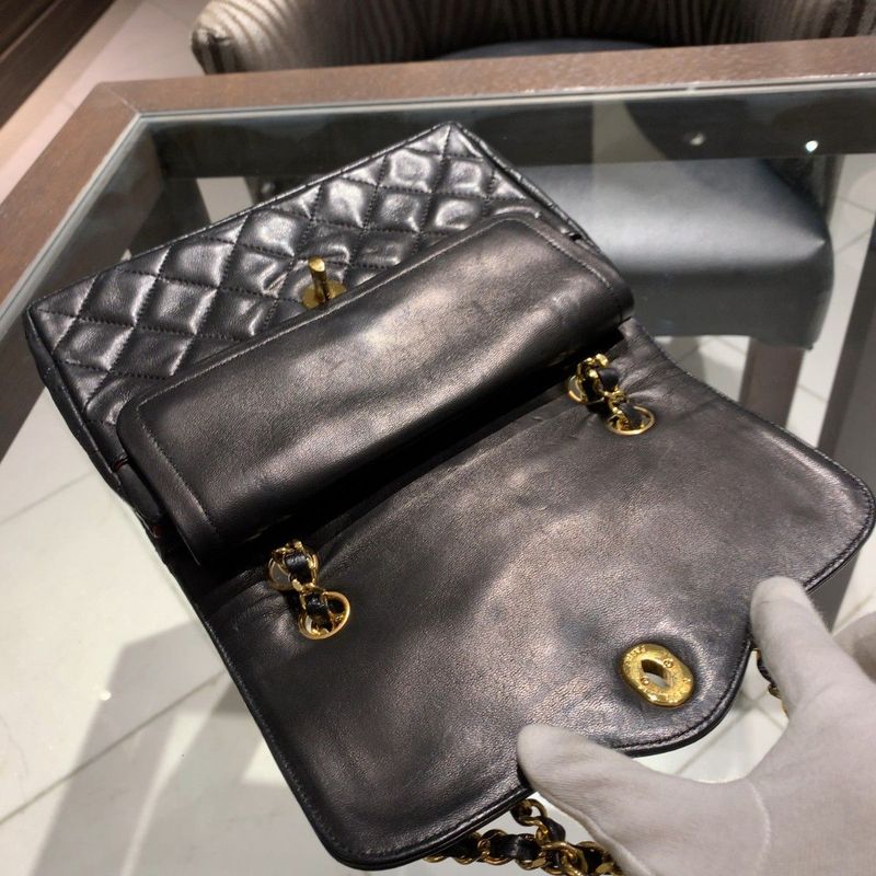 ◎ Authentic Chanel Paris Limited Matelasse Shoulder Bag Chain Black Gold