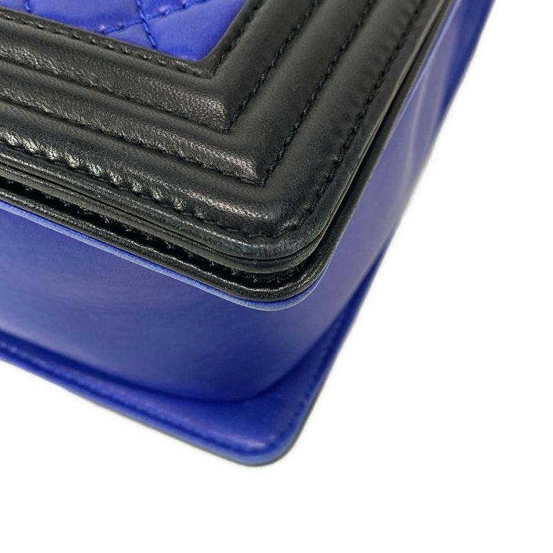 Chanel Shoulder Bag Boy Chanel / Matelasse Blue And Black Chain Shoulder /