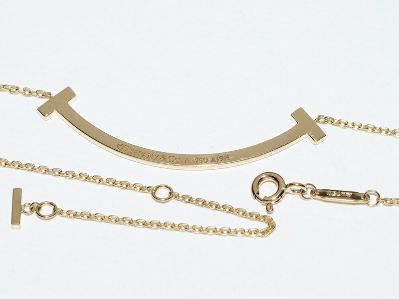 Tiffany & Co Pendant Necklace 18K Yellow Gold T-smile Pendant Necklace Medium