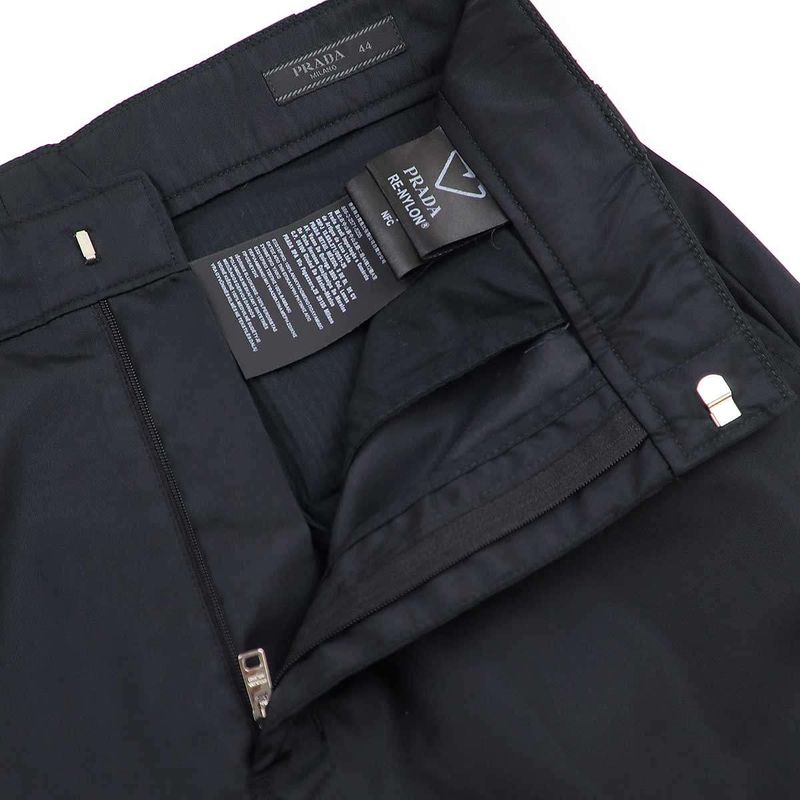 Prada Re-Nylon Logo Plate Nylon Bermuda Shorts Spg32 1wq8 Black 44
