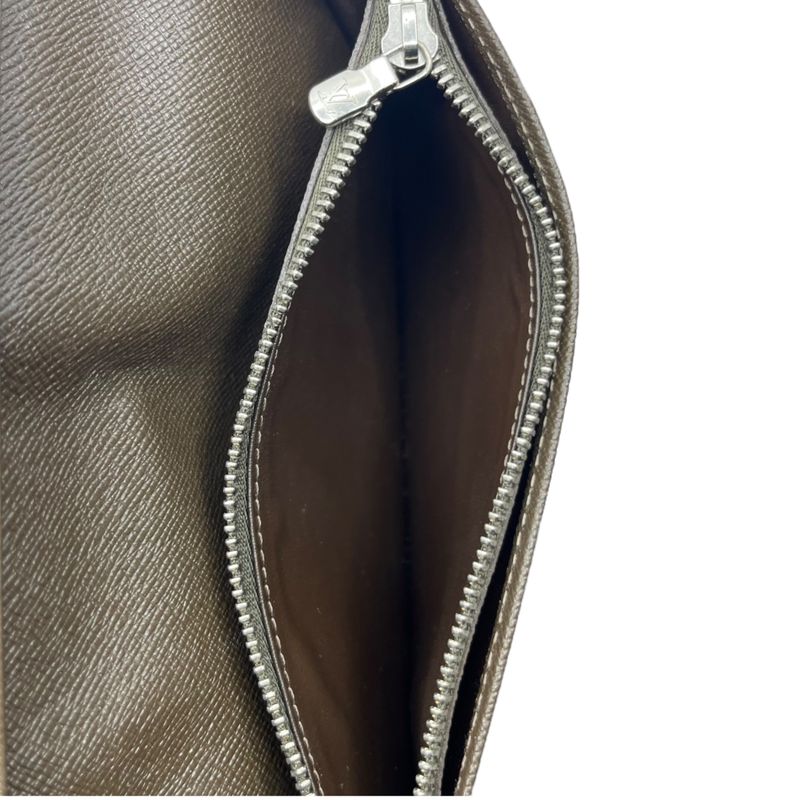 Louis Vuitton Porte Feuille Braza Taiga Shape Number: M32578 Serial Number: