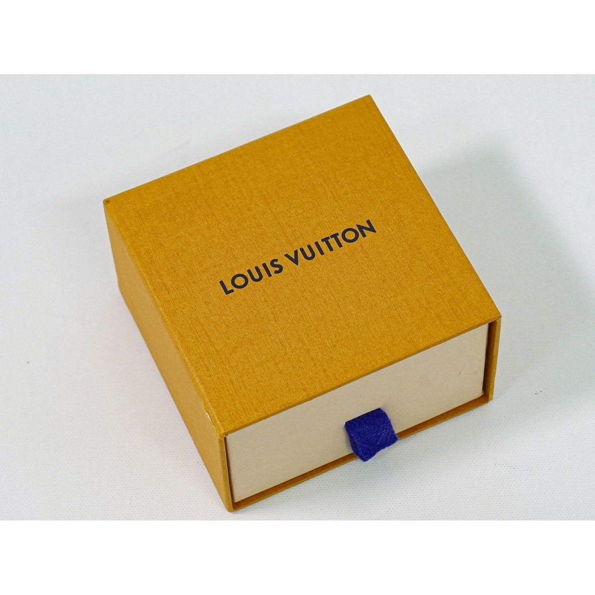 Louis Vuitton LV Bracelet Monogram Gold Metal Silver — view 9