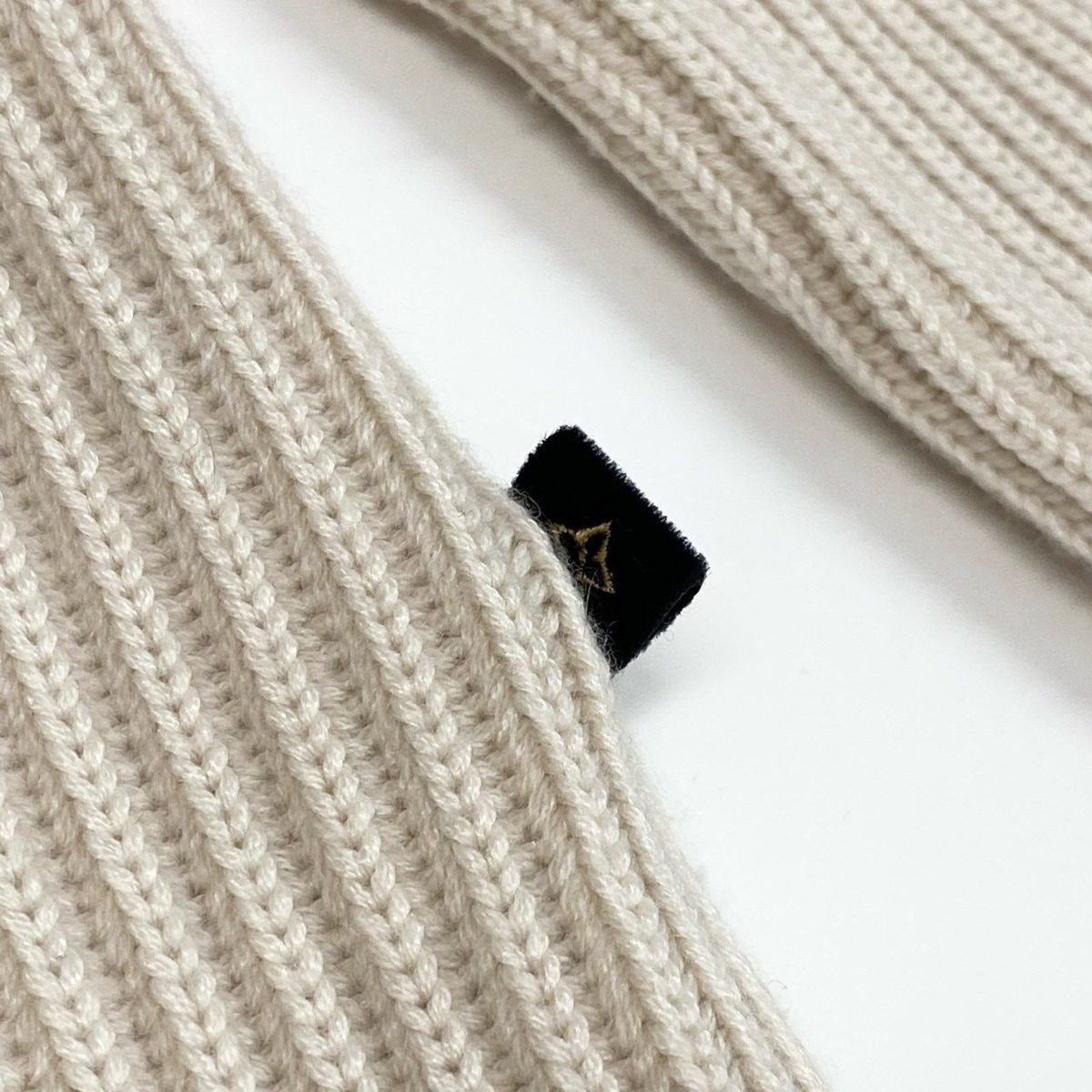 Louis Vuitton Id6 Slit Bottle Neck Knit Sweater XS White Monogram Tab — view 7