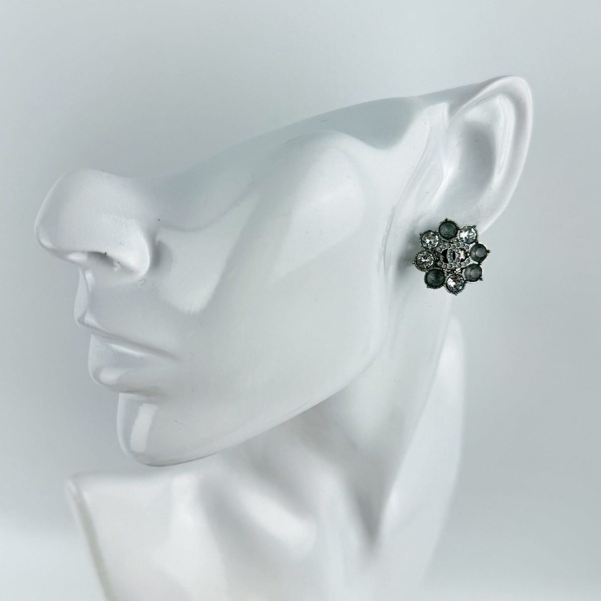 Chanel CC Logo Earrings Silver Vintage — view 3