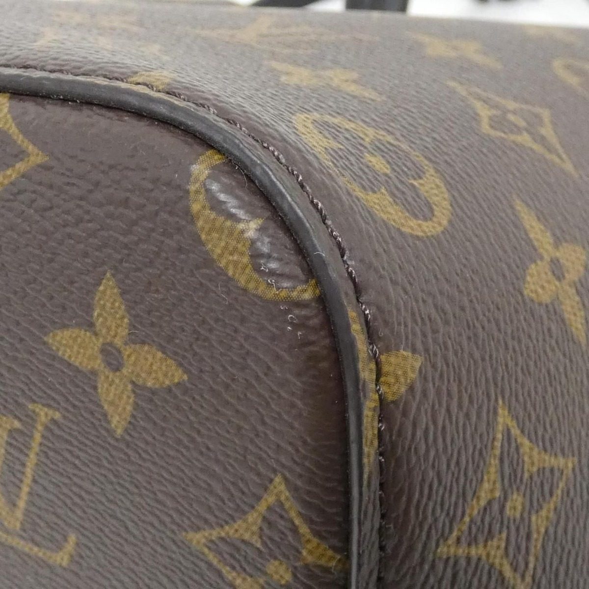 Louis Vuitton Monogram Neo Noe MM Shoulder Bag — view 3