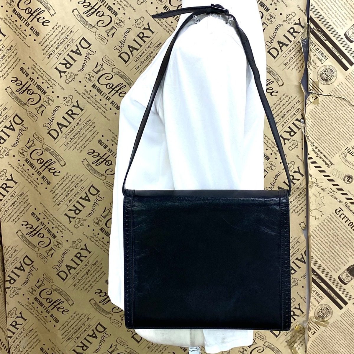 Saint Laurent Shoulder Bag Leather Black Pochette Travel Formal — view 2