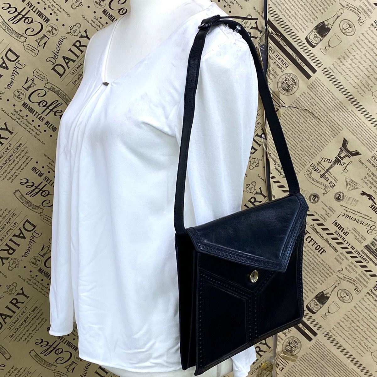 Saint Laurent Shoulder Bag Leather Black Pochette Travel Formal — view 3